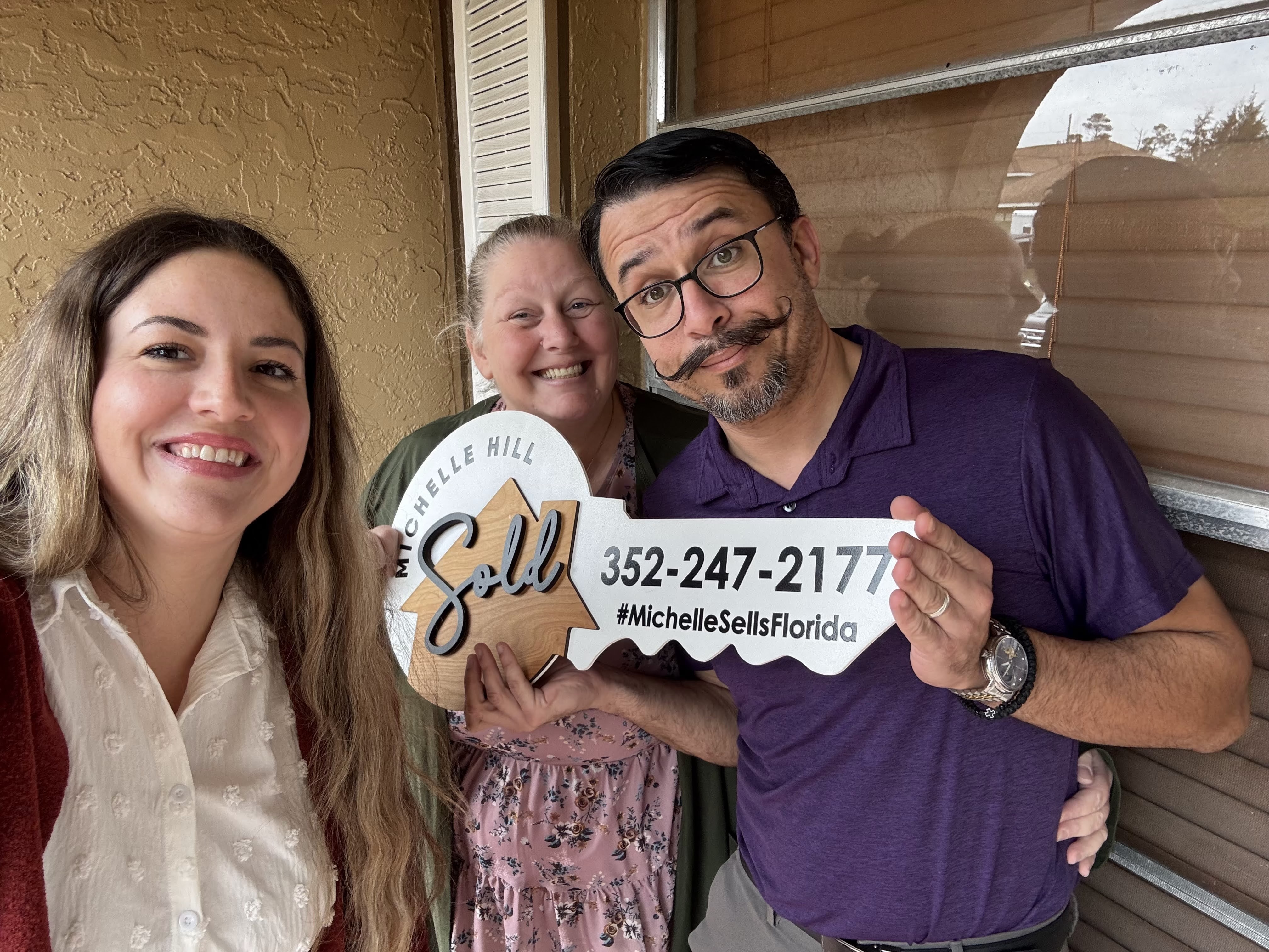 Michelle Hill closing on an Homosassa home